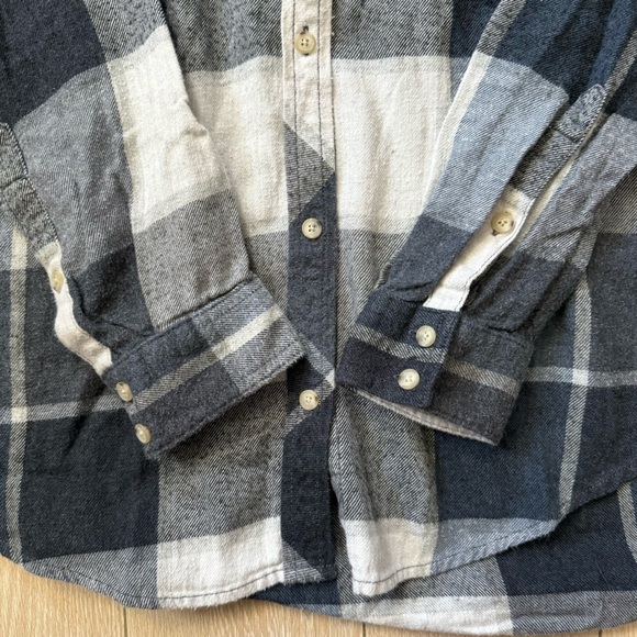 Wilfred Free Gray and Navy Plaid Flannel Shirt Cotton Women’s Size Small - Picture 8 of 10